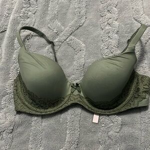 Victoria's secret bra, underwire with lace. Brand new with tags. Size 34D